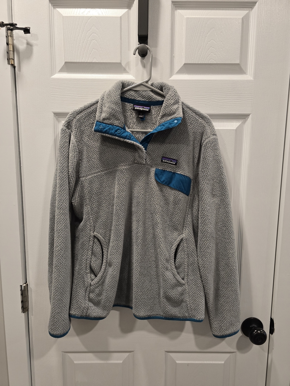 Patagonia Women's Gray Fleece Pullover with Blue Accents